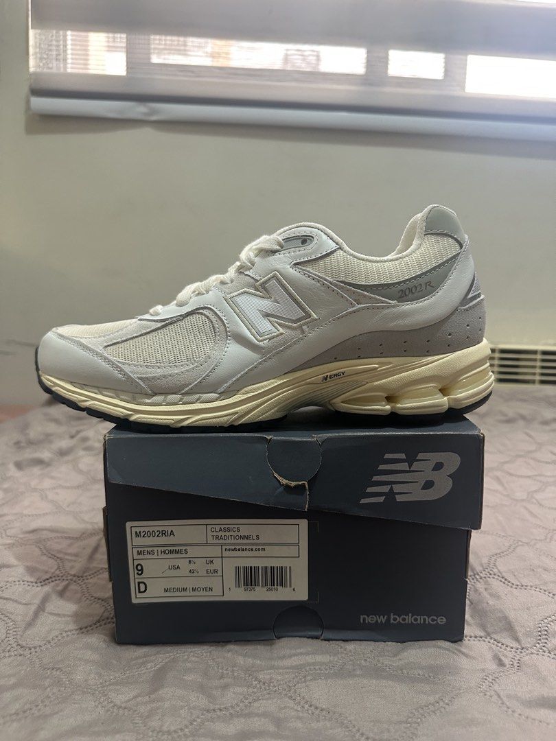 New Balance 2002r (Category: Sneakers) located in Paranaque City. Submitted by aarrrmartinez (Listing ID 1460643926, Image 1). Description: New Balance 2002r size 9 Bnew Original (nego).