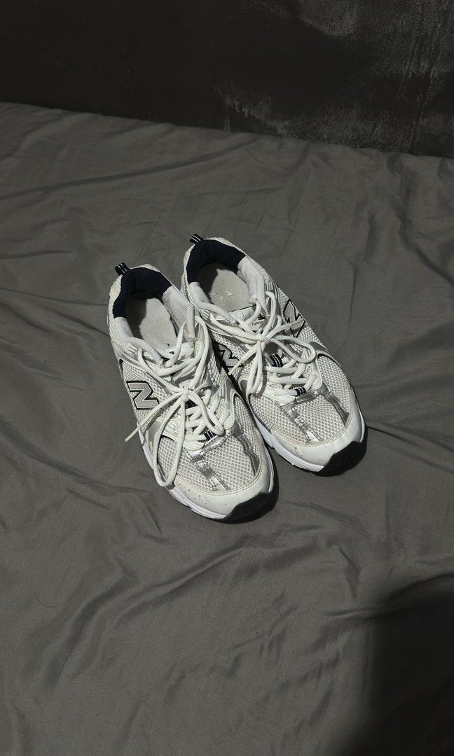 New Balance 530 White Silver (Category: Sneakers) located in Iloilo. Submitted by deangalaxc (Listing ID 1460713858, Image 1). Description: size: US 9 -personal pair -decluttering -with hole (see pic) -with orig box.