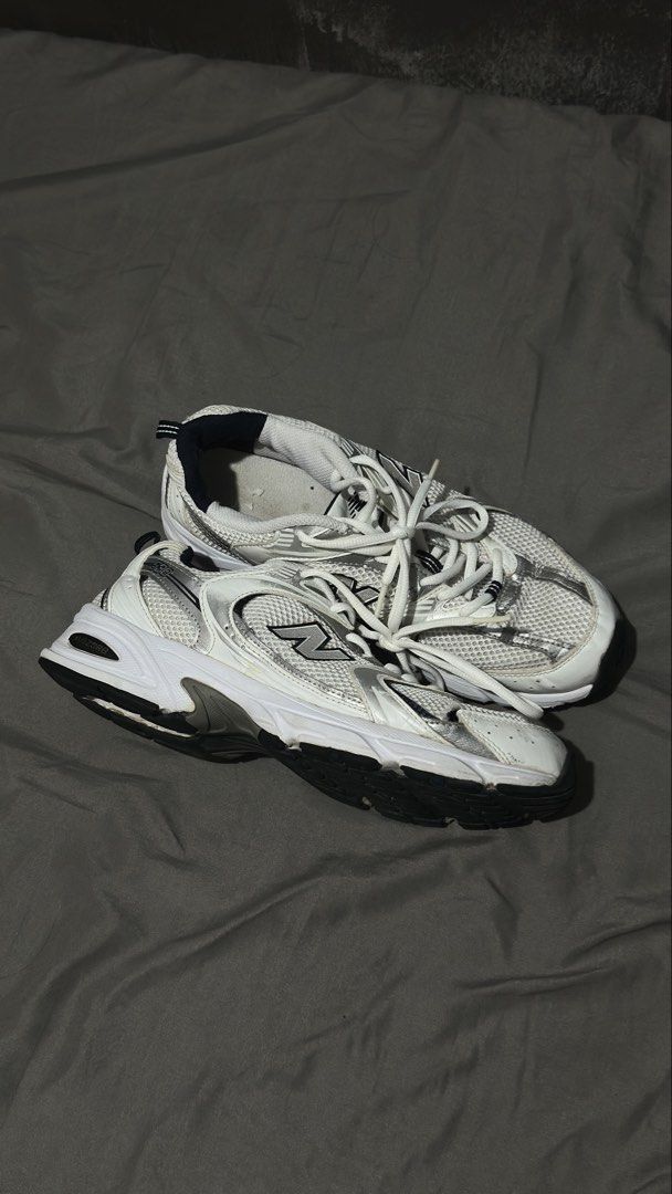 New Balance 530 White Silver (Category: Sneakers) located in Iloilo. Submitted by deangalaxc (Listing ID 1460713858, Image 3). Description: size: US 9 -personal pair -decluttering -with hole (see pic) -with orig box.