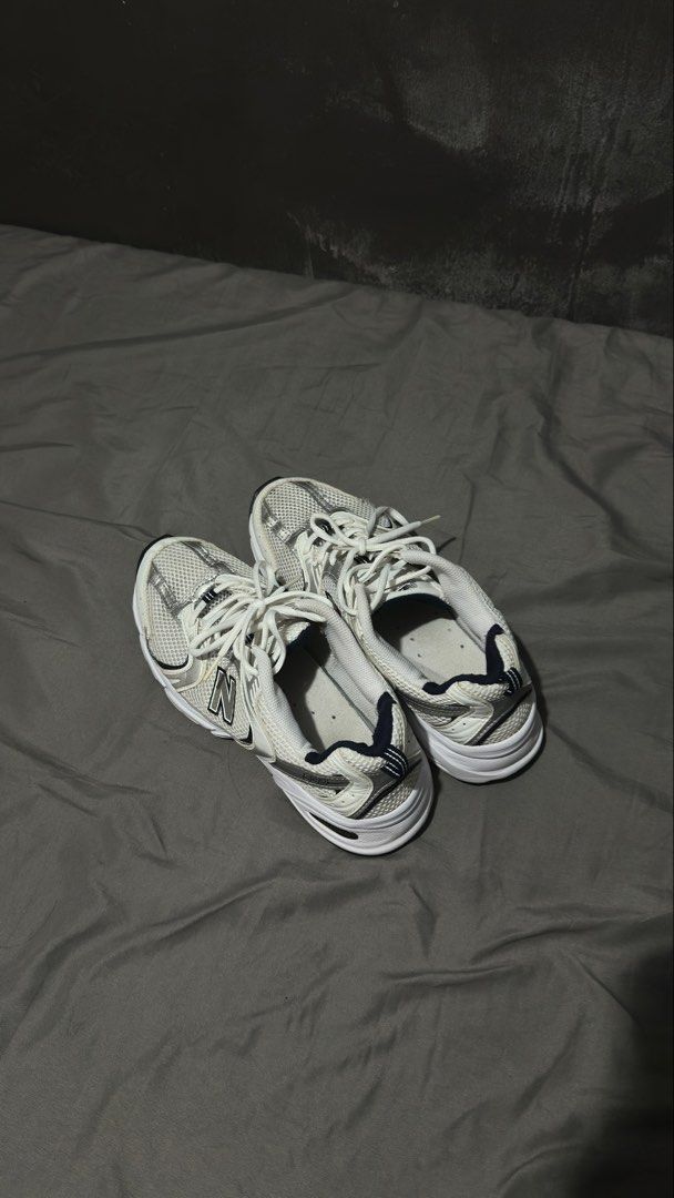 New Balance 530 White Silver (Category: Sneakers) located in Iloilo. Submitted by deangalaxc (Listing ID 1460713858, Image 2). Description: size: US 9 -personal pair -decluttering -with hole (see pic) -with orig box.