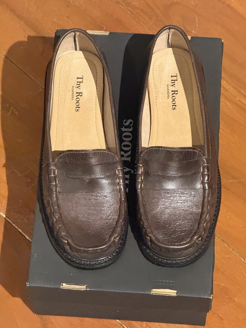 NEW Thy Roots Leather Loafers Dark Brown (Category: Loafers) located in Pasig City. Submitted by soggycereality (Listing ID 1460515821, Image 1). Description: local Filipino brand made in Marikina only tried on indoors and never worn outside comes with original box SRP: PHP6,500 (without shipping) RFS: I had this altered by their team but it was too loose when I received it and can’t return it anymore. I’m a true US 8.5 women/US 7 men but this wo