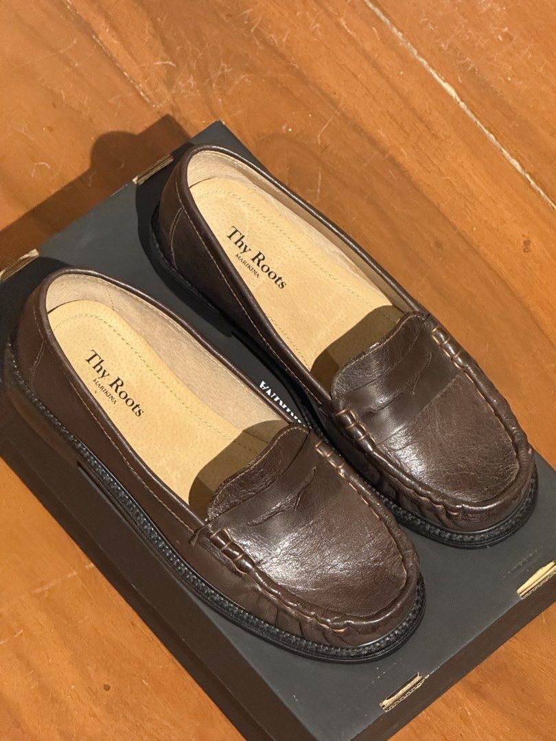 NEW Thy Roots Leather Loafers Dark Brown (Category: Loafers) located in Pasig City. Submitted by soggycereality (Listing ID 1460515821, Image 2). Description: local Filipino brand made in Marikina only tried on indoors and never worn outside comes with original box SRP: PHP6,500 (without shipping) RFS: I had this altered by their team but it was too loose when I received it and can’t return it anymore. I’m a true US 8.5 women/US 7 men but this wo