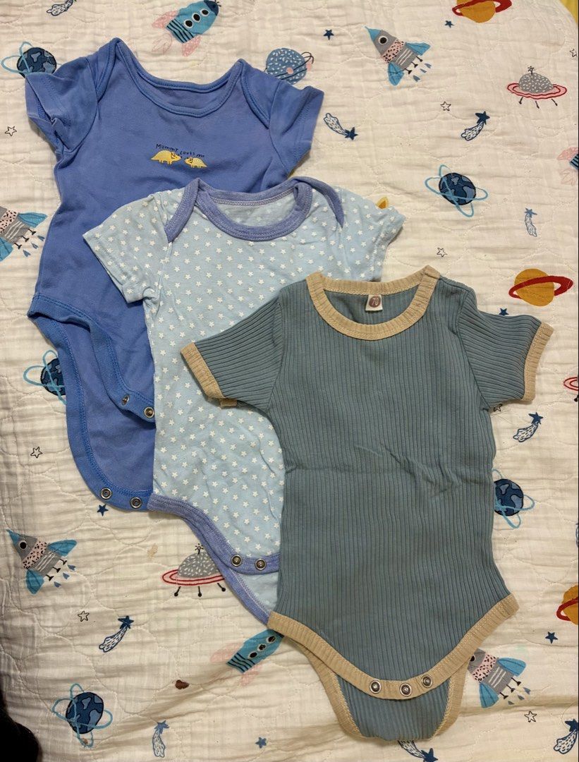 Newborn Onesies baby boy (Category: Babies & Kids Fashion) located in Manila. Submitted by brightforest-2025 (Listing ID 1460633269, Image 1). Description: - Bundle of 3 baby bodysuits - Colors: Blue shades - Designs: Solid blue with dinosaur print, light blue with white stars, ribbed dusty blue with tan trim - Features: Snap closures at the bottom for easy changing - Ideal for: Everyday wear Loc: Paranaque City/Antipolo City.