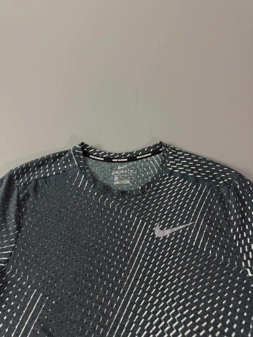 NIKE (Category: Activewear) located in Guagua. Submitted by sweetboyy (Listing ID 1460539821, Image 3). Description: NIKE EXCELLENT CONDITION / NO ISSUE SIZE LARGE ON TAG / DIMES L26 W21.