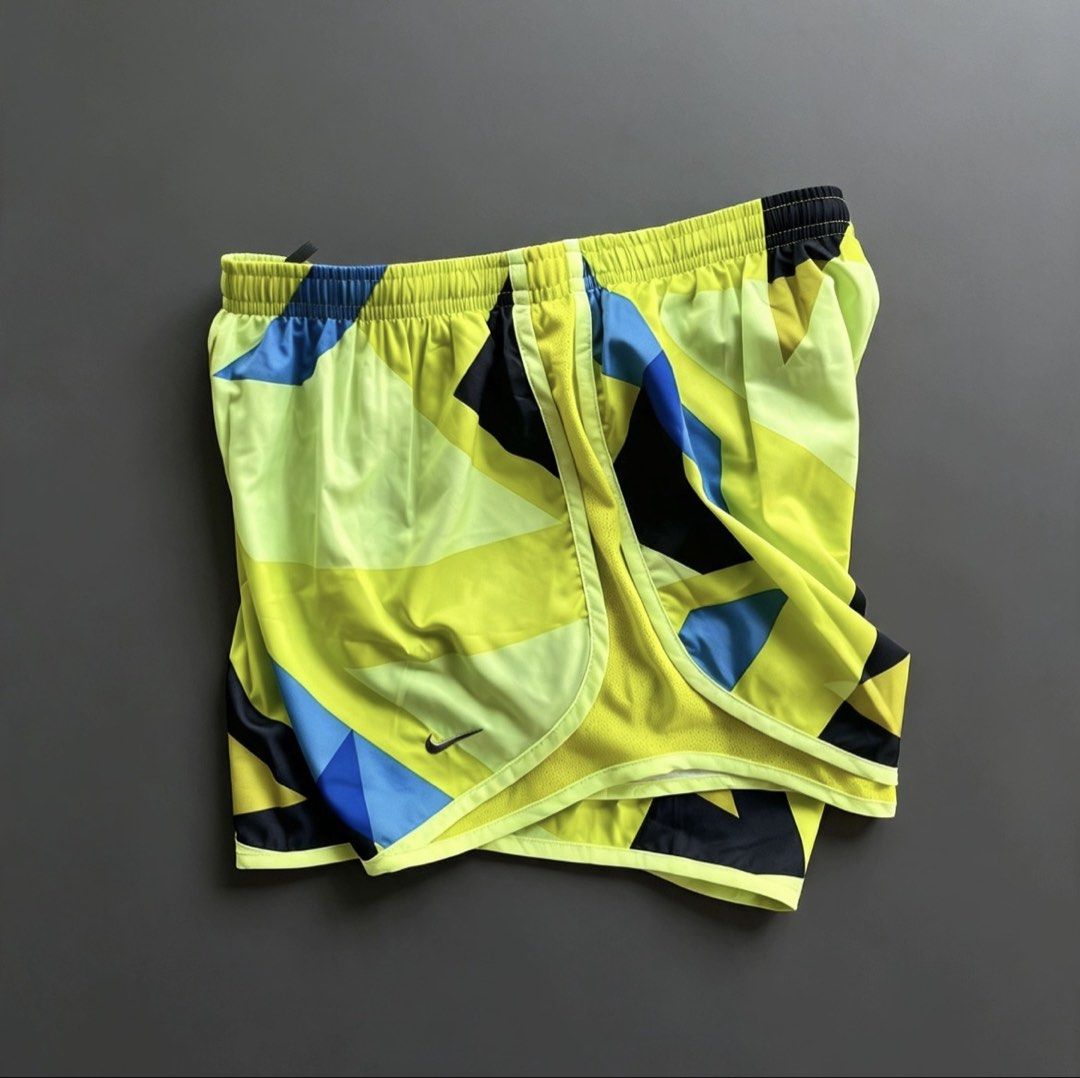 Nike (Category: Shorts) located in Manila. Submitted by lardo.599 (Listing ID 1460628413, Image 1). Description: Excellen condition No issue 10/10 color rate.