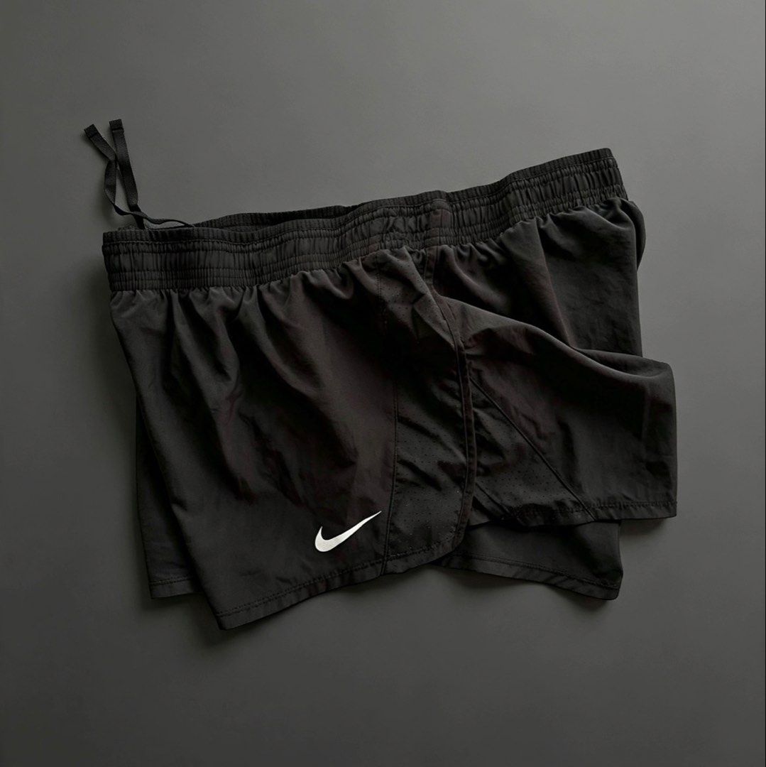 Nike (Category: Shorts) located in Manila. Submitted by lardo.599 (Listing ID 1460629439, Image 1). Description: Excellen condition No issue 10/10 color rate.