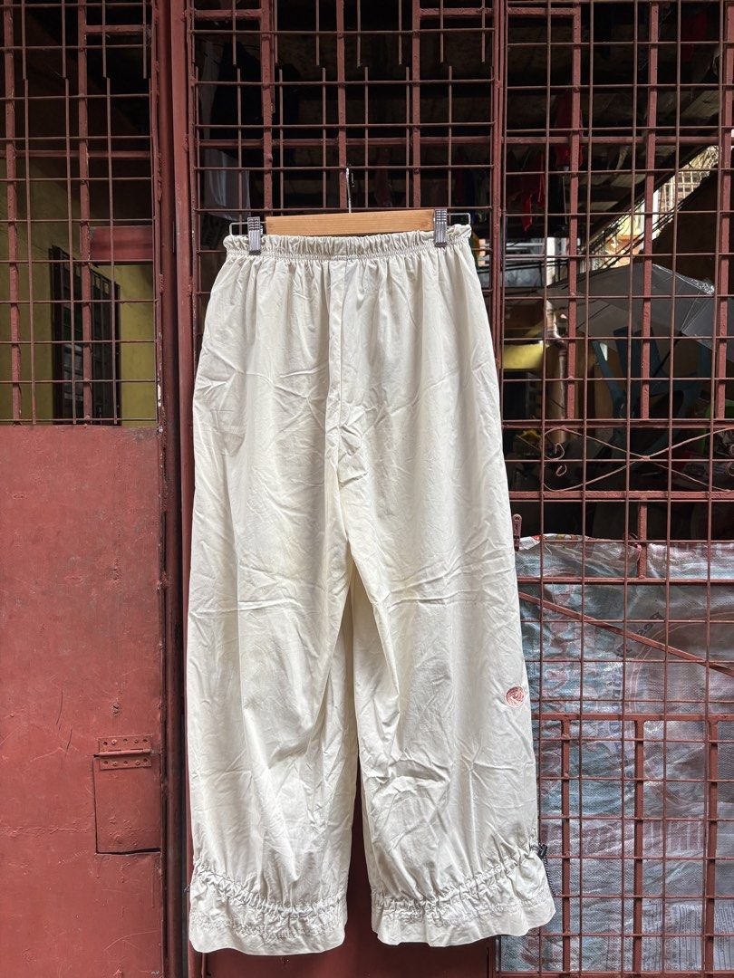 NIKE (Category: Activewear) located in Manila. Submitted by thriftkibs (Listing ID 1460647026, Image 2). Description: .