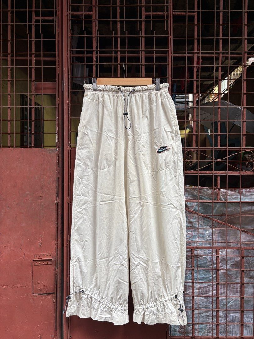NIKE (Category: Activewear) located in Manila. Submitted by thriftkibs (Listing ID 1460647026, Image 1). Description: .
