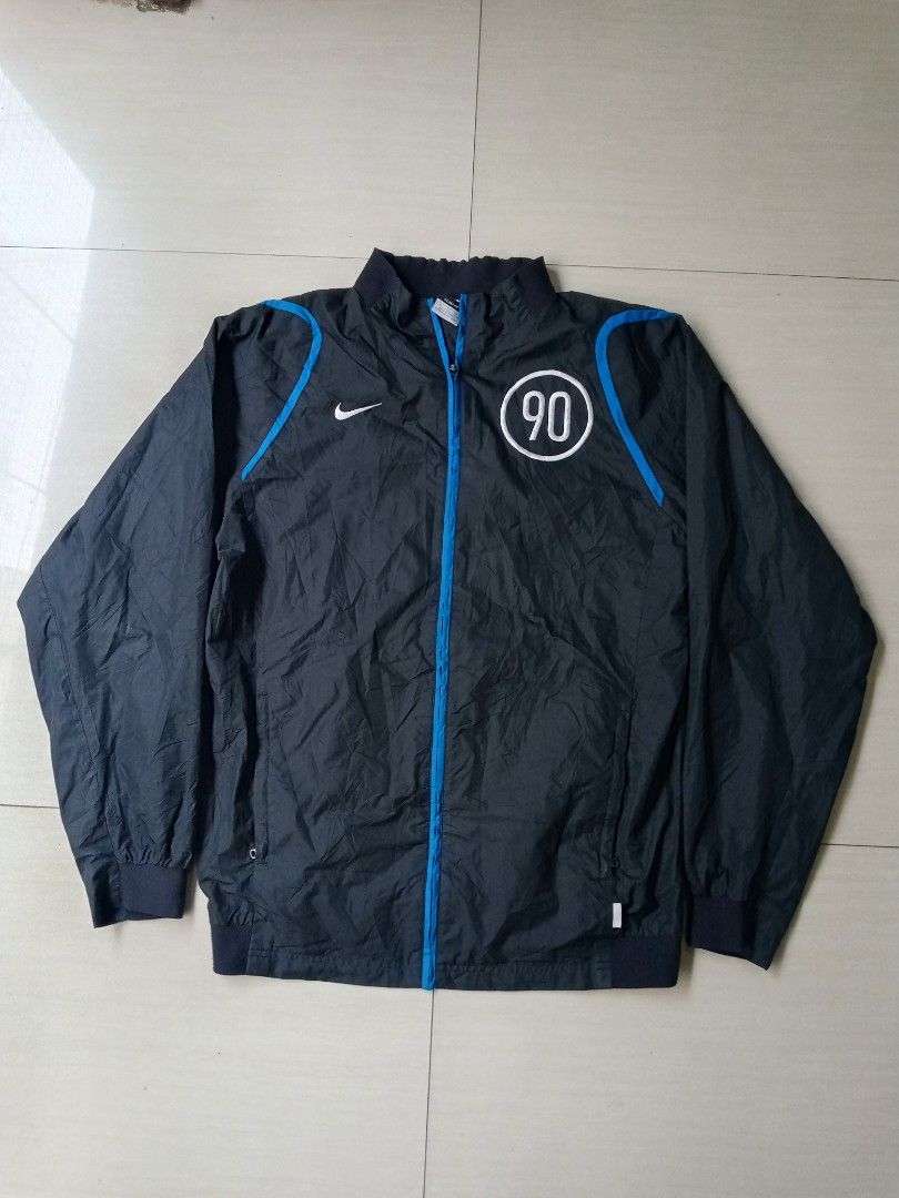 NIKE 90 CLIMA-FIT TRACK JACKET (Category: Coats, Jackets and Outerwear) located in Manila. Submitted by kenzu_stuff (Listing ID 1460683618, Image 1). Description: Nike 90 CLIMA-FIT Track Jacket Size: XL on tag Length: 28 Width: 22 Issue: bacon neck line (minor issue)🚫 Condition: Excellent Color Rate: 10/10 We do shipping nationwide 🌐 • Strictly payment first. • Sf will be shouldered by the buyer. 📍Purok 1 Brgy. Banlic, Cabuyao Laguna (infront 