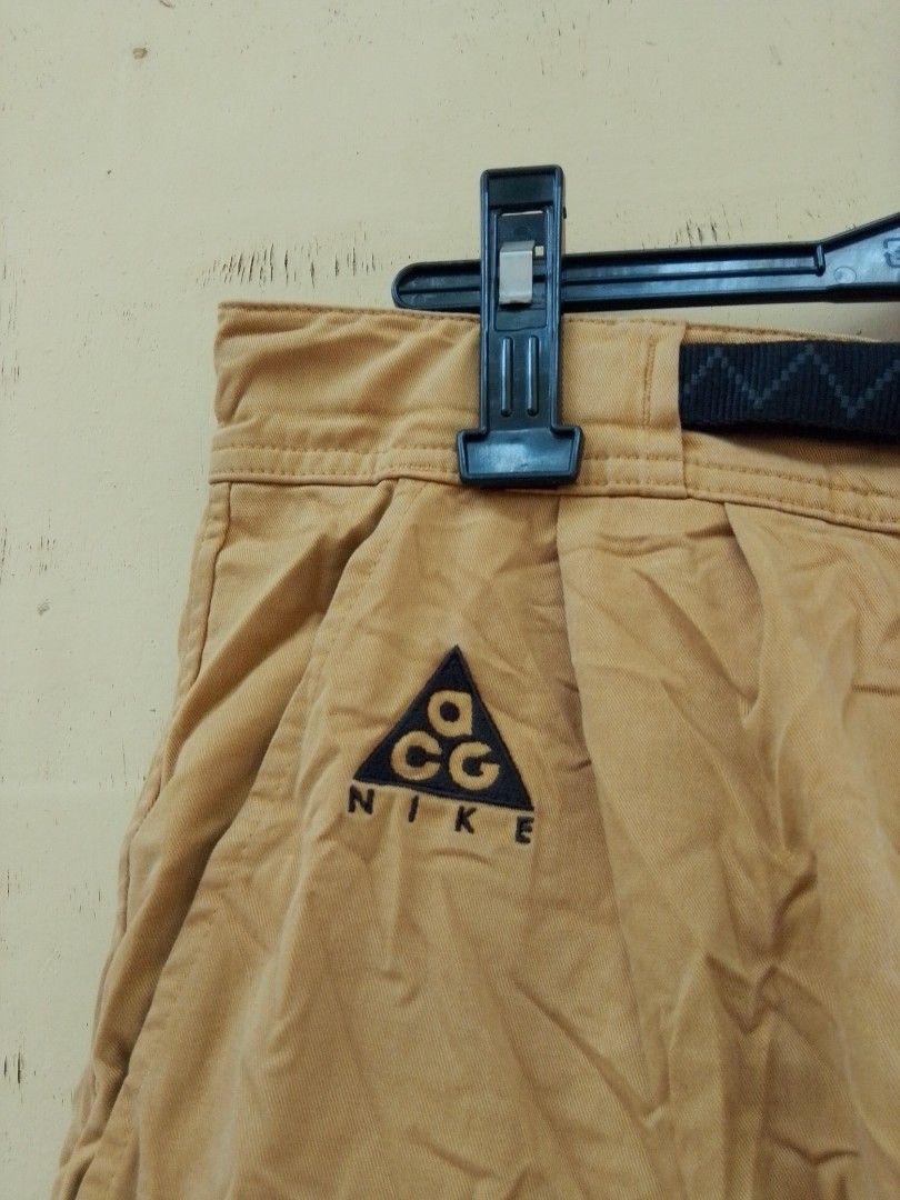 Nike ACG Cargo Pants Size M (Category: Joggers) located in Bantayan. Submitted by markjimenez1975557 (Listing ID 1460535015, Image 3). Description: Excellent Medium on tag Waist 31-34 Length 38 Issue sign of use in ankle part 9.5/10 colorate Fresh from bale - Brown Nike ACG Cargo Pants - Size: Medium (M) - Features: Multiple pockets, drawstring waist - Ideal for: Outdoor adventures, casual wear - Origin: Made in Vietnam.