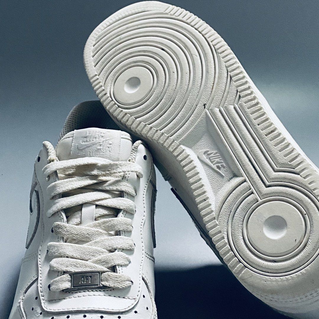 Nike AF1 07 Triple White (Category: Sneakers & Footwear) located in Cavite. Submitted by dripwithdreizz (Listing ID 1460634523, Image 3). Description: Nike Air Force 1 ’07 Triple White Sz 9 US Excellent condition! ₱999 Rush! 📍Cavite area 🚚 J&T Pickup / lalamove */All trademarks, logos, and designs belong to their respective owners and are used only for product identification..