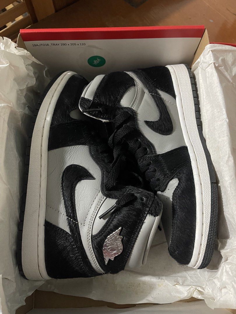 Nike Air Jordan 1 Retro High OG "Medium Grey" (Category: Sneakers) located in Pateros City. Submitted by vmelissajoy (Listing ID 1460708075, Image 3). Description: - Women's Air Jordan 1 Retro High OG - Colorway: Medium Grey/Black/White - Size: 6 US Women's - Unique textured material on black panels - Comes with original box - Ideal addition to any sneaker collection.