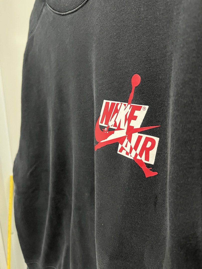 Nike Air Jordan Crewneck (Category: Coats, Jackets and Outerwear) located in Valencia. Submitted by shopstnd (Listing ID 1460700464, Image 3). Description: Nike Air Jordan Crewneck Size: XL 📏 23 × 27 in ⭐ Condition: 9/10 🎨 Color: 9/10 🏀 Nike Air x Jumpman graphics Minimal signs of wear may be present; actual color may slightly vary due to lighting..