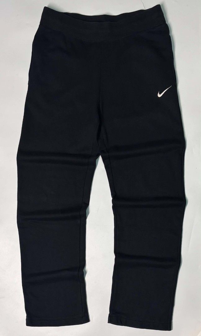 Nike Baggy Sweat Pants (Category: Joggers) located in Daet. Submitted by retro_gallery (Listing ID 1460576125, Image 1). Description: M - XL.