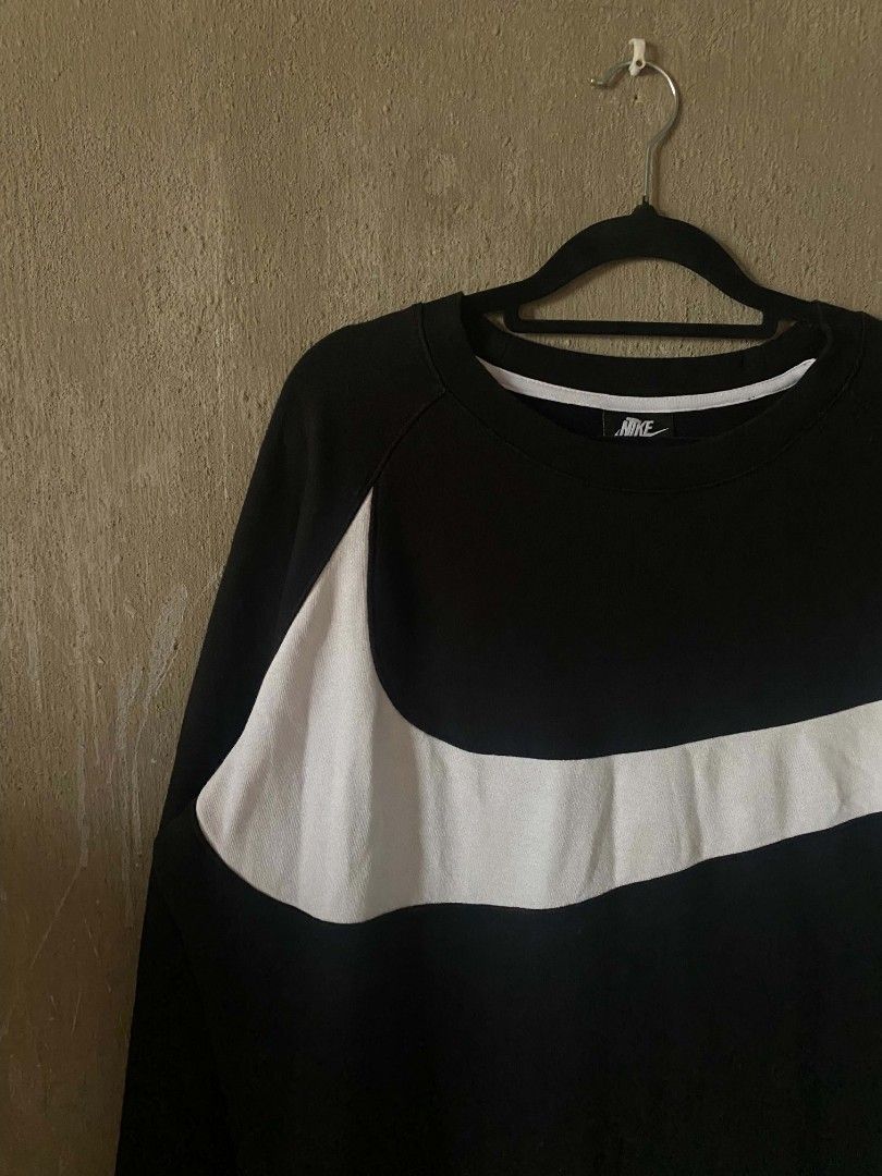 NIKE BIG SWOOSH (Category: Coats, Jackets and Outerwear) located in Bacolod City. Submitted by slurpy_thrift (Listing ID 1460653932, Image 2). Description: .