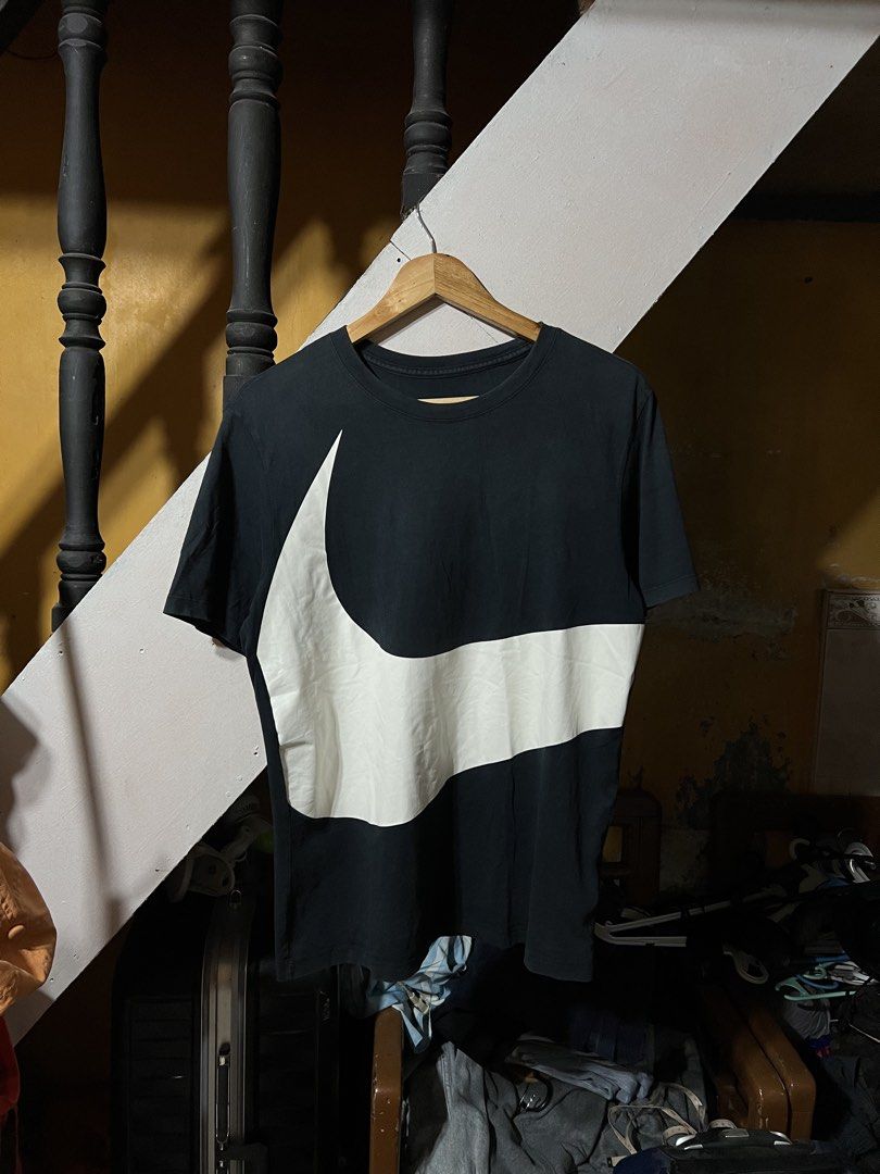 Nike bigswoosh tee (Category: Tshirts & Polo Shirts ) located in Butuan. Submitted by nikthrift. (Listing ID 1460672407, Image 1). Description: 20x27 dimensions .
