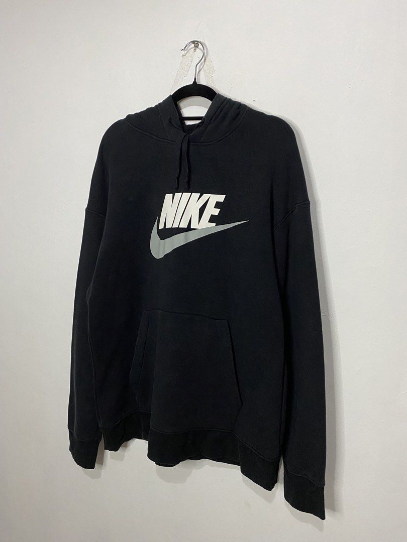 Nike Black/Gray Alumni (Category: Coats, Jackets and Outerwear) located in San Pedro. Submitted by kristofesp08227 (Listing ID 1460700829, Image 2). Description: Nike Black/Gray Alumni Sz XL on tag 22 x 28 9/10 condition 9/10 color rate PM FOR MORE DETAILS .