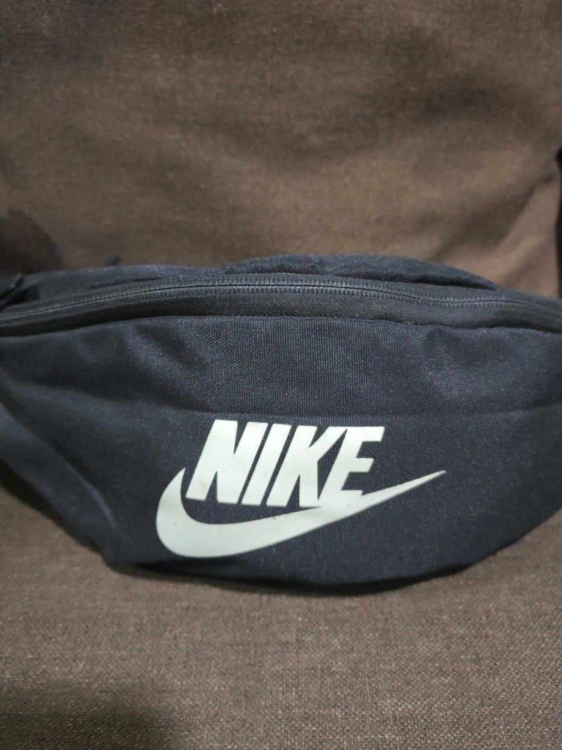 Nike body/belt bag (Category: Belt bags, Clutches and Pouches) located in Pili. Submitted by zaneombao03491 (Listing ID 1460645024, Image 2). Description: .