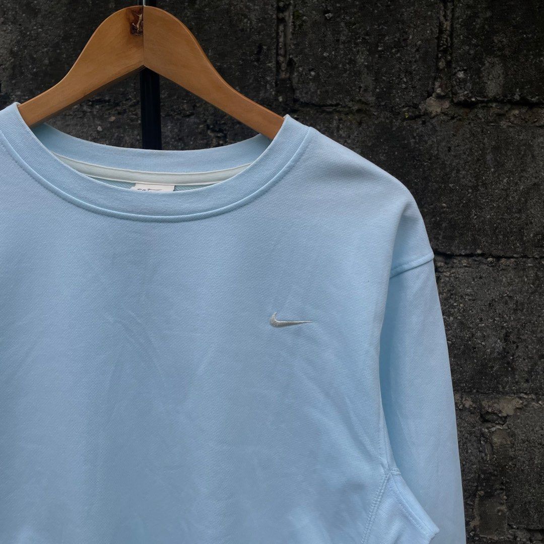 Nike Crewneck (Category: Coats, Jackets and Outerwear) located in Urdaneta. Submitted by rthrift_shop19 (Listing ID 1460684538, Image 2). Description: Width: 22” Length: 26” Condition 9.5/10 Color Rate 9/10 Mode of Payment: Gcash, Gotyme, Bank Transfer Delivery via J&T Express.