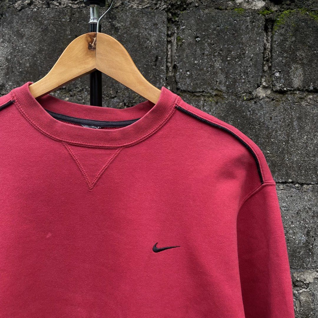 Nike Crewneck (Category: Coats, Jackets and Outerwear) located in Urdaneta. Submitted by rthrift_shop19 (Listing ID 1460684539, Image 2). Description: Width: 22” Length: 25” Condition 8/10 Color rate 8/10 Mode of Payment: Gcash, Gotyme, Bank Transfer Delivery via J&T Express.