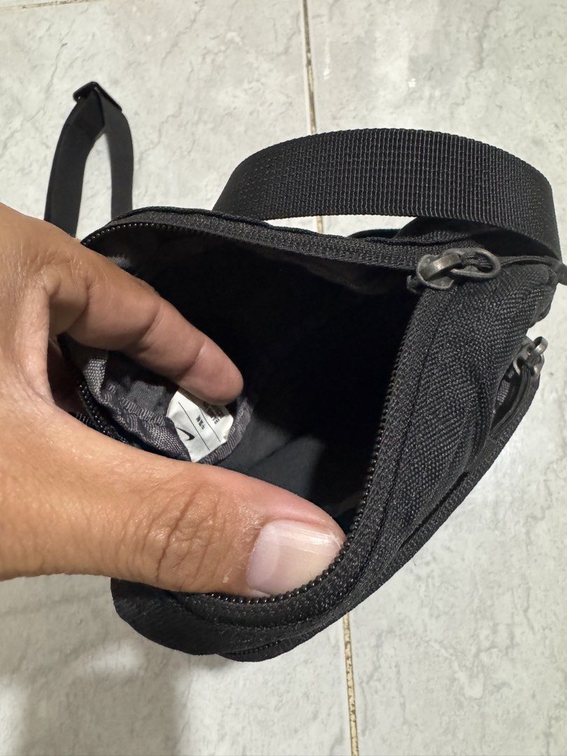 Nike crossbody/sling bag (Category: Sling Bags) located in General Santos City (Dadiangas). Submitted by foxtrot308186 (Listing ID 1460643500, Image 2). Description: For sale only Actual picture posted Meet up: Gensan area. For shipping via J & T payment thru gcash or bank transfer. Pm for more details. Disclaimer: I am not affiliated with any brands featured in this post, copyright and registered trademarks are belongs to the respective brand ow