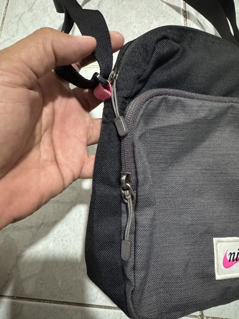 Nike crossbody/slingbag (Category: Sling Bags) located in General Santos City (Dadiangas). Submitted by foxtrot308186 (Listing ID 1460643654, Image 2). Description: For sale only Actual picture posted Meet up: Gensan area. For shipping via J & T payment thru gcash or bank transfer. Pm for more details. Disclaimer: I am not affiliated with any brands featured in this post, copyright and registered trademarks are belongs to the respective brand own