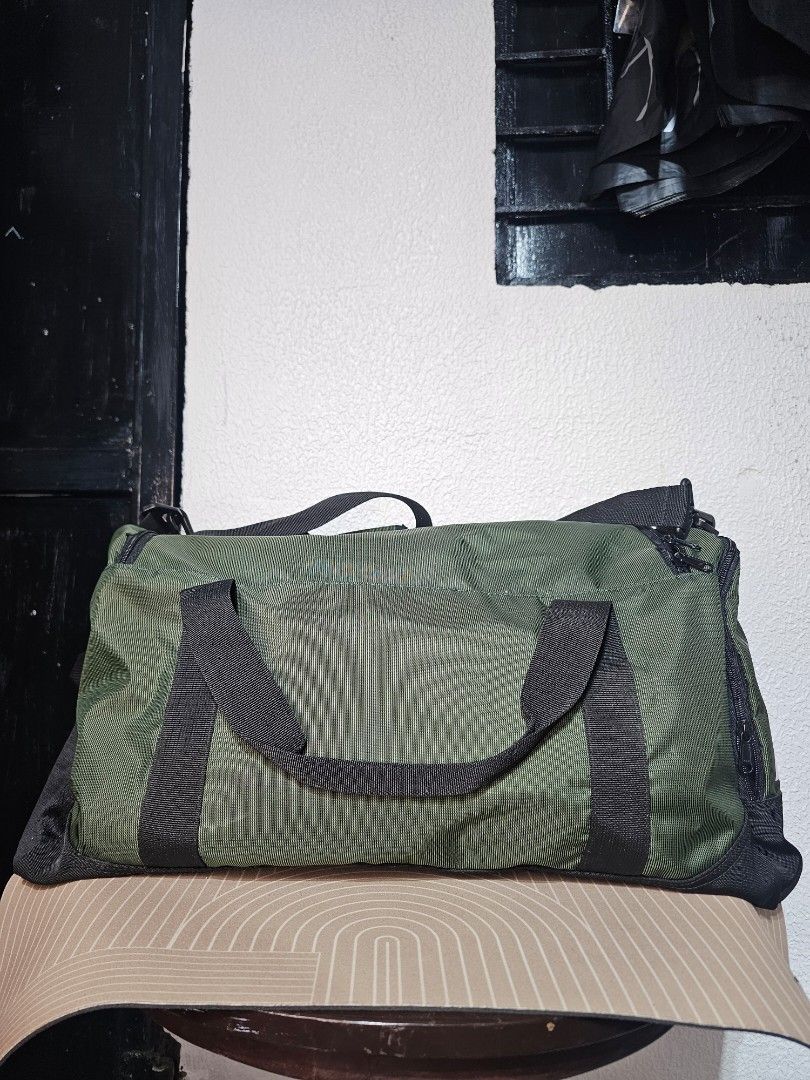 Nike Duffle Bag (Category: Luxury Bags & Wallets) located in Baguio. Submitted by kayeonlineshop (Listing ID 1460575303, Image 3). Description: Nike Brasilia Training Duffel Bag, olive/cargo green polyester fabric Measurements L-44cm W-62cm.