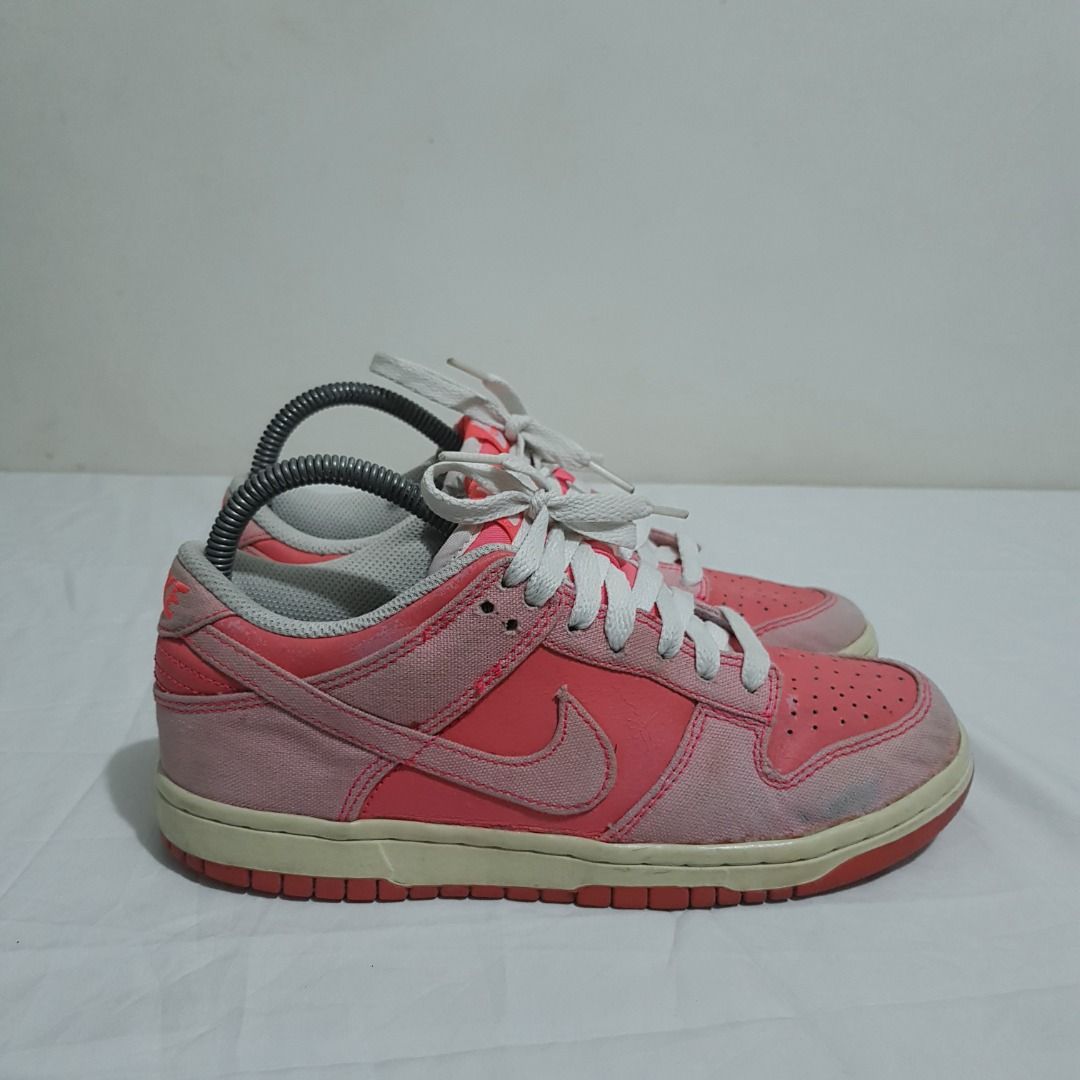 Nike dunk low pink (Category: Sneakers) located in Cebu City. Submitted by dwightmendozasr (Listing ID 1460547897, Image 2). Description: Nike dunk low pink size 7.0 women , 24.0cm -needs full reglue & restore , for sole donor niyo or any creative projects Php 200.00 + shipping fee Code: SHOES0102.
