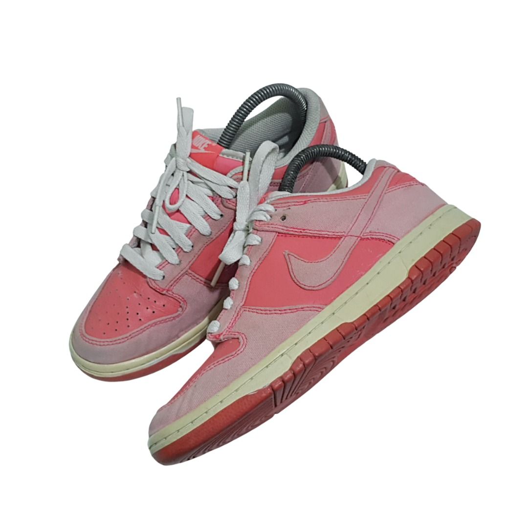 Nike dunk low pink (Category: Sneakers) located in Cebu City. Submitted by dwightmendozasr (Listing ID 1460547897, Image 1). Description: Nike dunk low pink size 7.0 women , 24.0cm -needs full reglue & restore , for sole donor niyo or any creative projects Php 200.00 + shipping fee Code: SHOES0102.