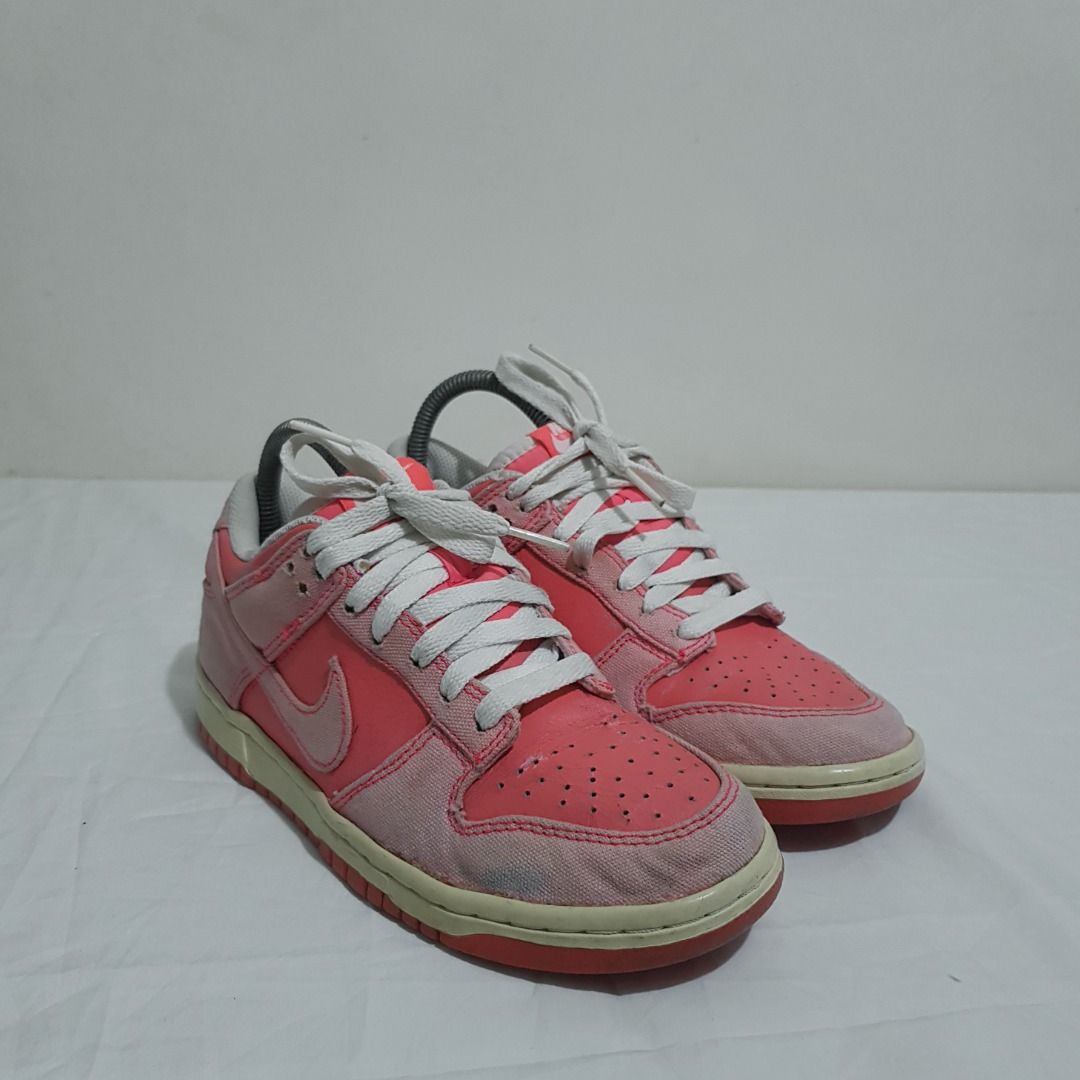 Nike dunk low pink (Category: Sneakers) located in Cebu City. Submitted by dwightmendozasr (Listing ID 1460547897, Image 3). Description: Nike dunk low pink size 7.0 women , 24.0cm -needs full reglue & restore , for sole donor niyo or any creative projects Php 200.00 + shipping fee Code: SHOES0102.