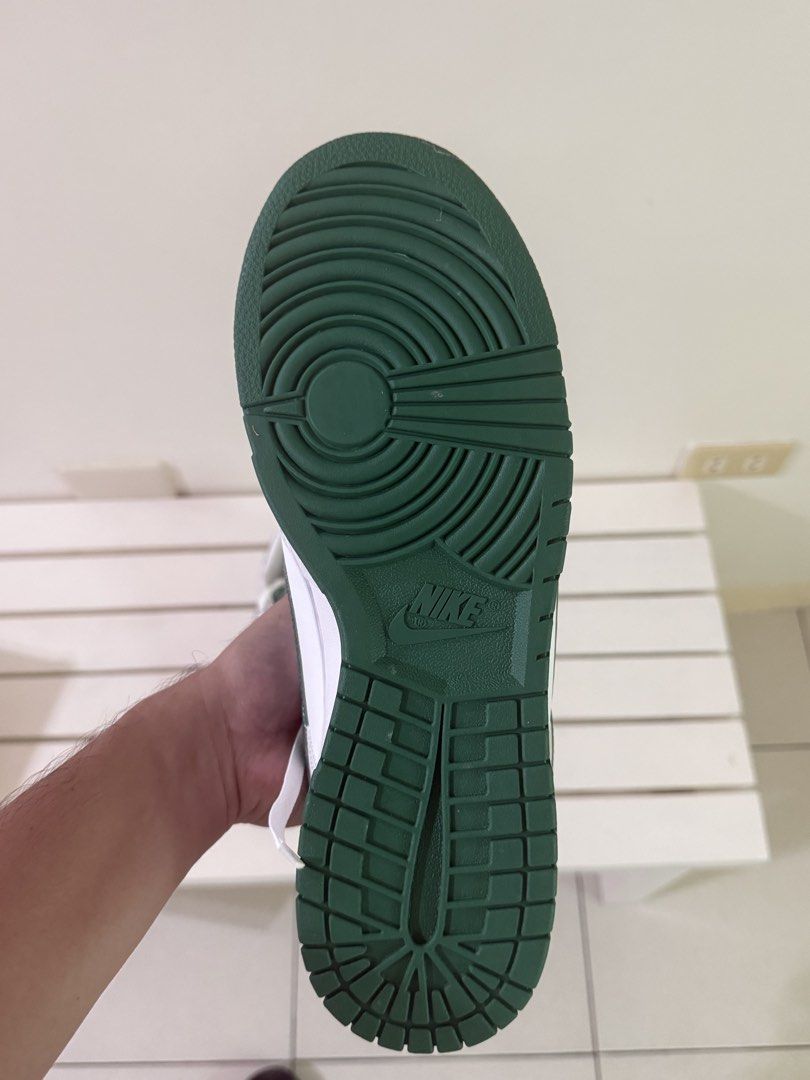 Nike Dunk Summit White Malachite (Category: Sneakers) located in San Juan City. Submitted by bingbong0207 (Listing ID 1460518747, Image 3). Description: Nike Dunk White Summit Malachite • Size 11 • Brand new • Na-stain lang sa pagkakapatong • 4,000.00 negotiable Location: Sampaloc, Manila Lalamove / LBC / Drop&Go .