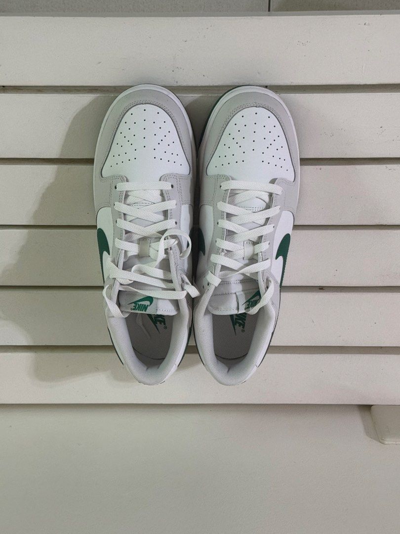 Nike Dunk Summit White Malachite (Category: Sneakers) located in San Juan City. Submitted by bingbong0207 (Listing ID 1460518747, Image 2). Description: Nike Dunk White Summit Malachite • Size 11 • Brand new • Na-stain lang sa pagkakapatong • 4,000.00 negotiable Location: Sampaloc, Manila Lalamove / LBC / Drop&Go .