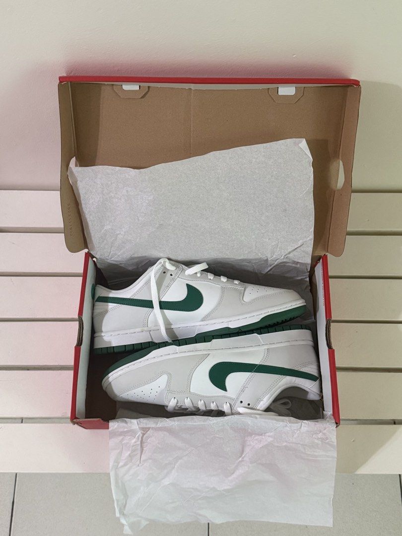 Nike Dunk Summit White Malachite (Category: Sneakers) located in San Juan City. Submitted by bingbong0207 (Listing ID 1460518747, Image 1). Description: Nike Dunk White Summit Malachite • Size 11 • Brand new • Na-stain lang sa pagkakapatong • 4,000.00 negotiable Location: Sampaloc, Manila Lalamove / LBC / Drop&Go .