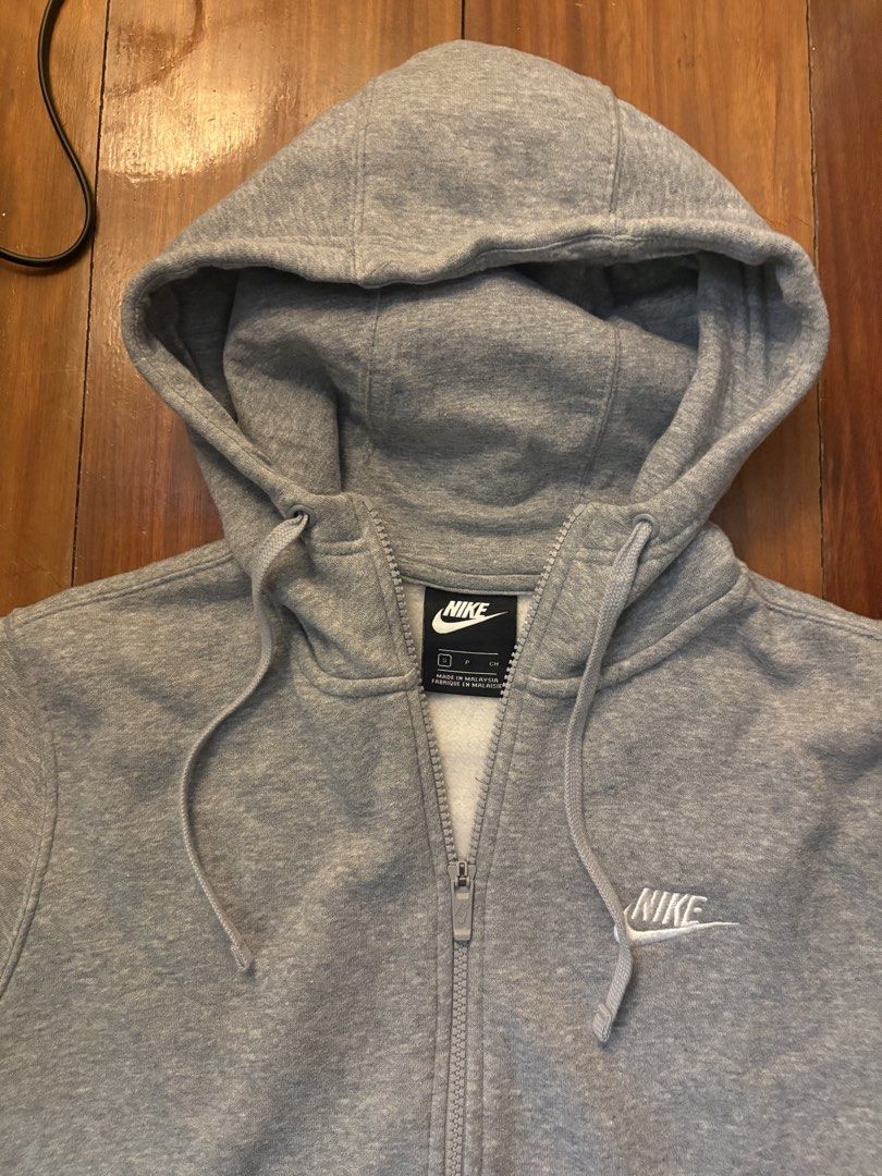 Nike Grey Zip-Up Hoodie (Category: Coats, Jackets and Outerwear) located in Paranaque City. Submitted by max_bully014 (Listing ID 1460592165, Image 2). Description: - Grey Nike zip-up hoodie - Classic Nike logo on chest - Adjustable drawstrings on hood - Two convenient front pockets - Comfortable and casual design - Ideal for everyday wear.