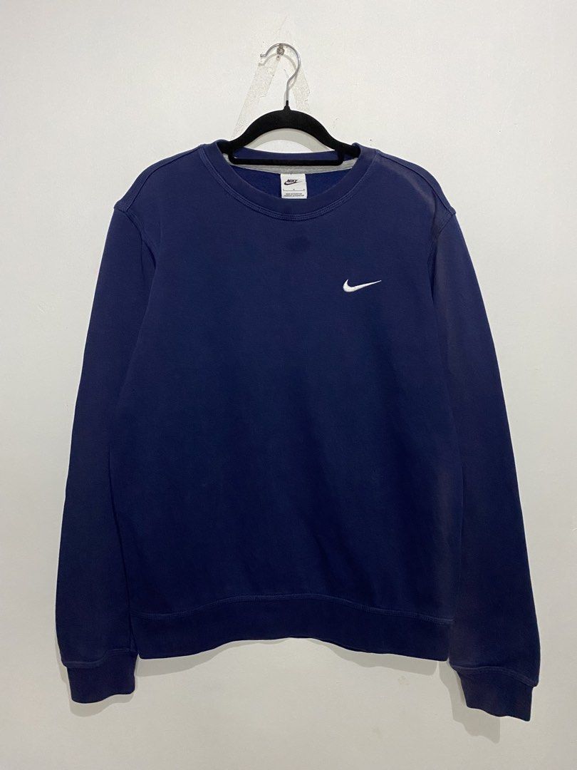 Nike Heavy Cloth Navy Sweater (Category: Coats, Jackets and Outerwear) located in San Pedro. Submitted by kristofesp08227 (Listing ID 1460700540, Image 1). Description: Nike Heavy Cloth Navy Sweater Sz Large on tag 22 x 28 8/10 condition 8/10 color rate PM FOR MORE DETAILS .