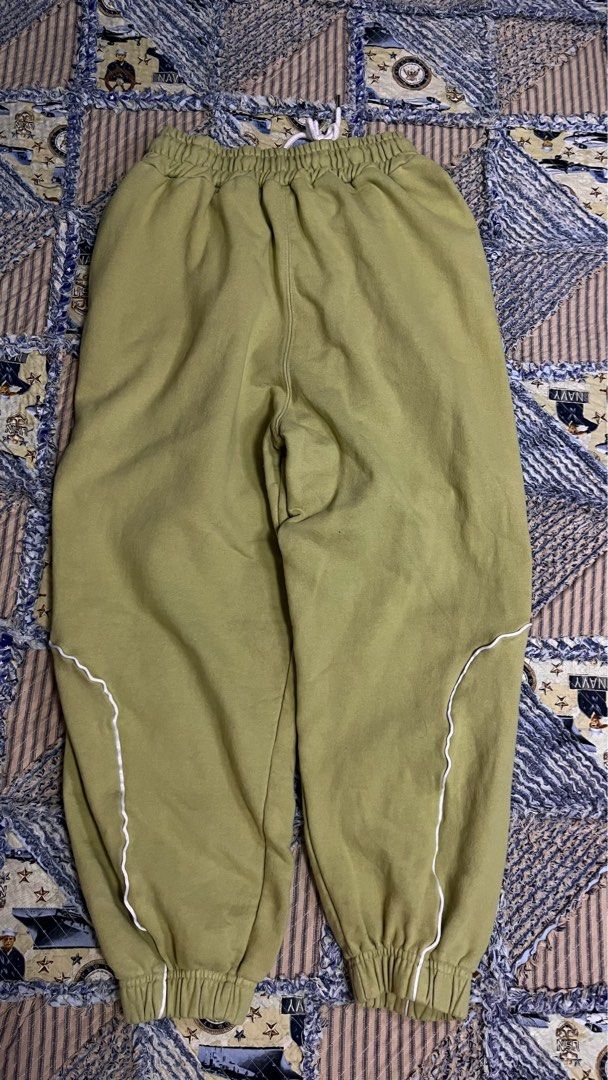 Nike joggers (Category: Joggers) located in Cabuyao City. Submitted by kisyana (Listing ID 1460649835, Image 2). Description: .