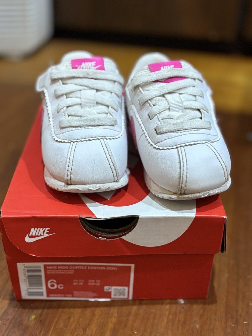 Nike Kids Cortez sneakers (Category: Babies & Kids Fashion) located in Pasig City. Submitted by modernbazaar (Listing ID 1460583976, Image 1). Description: Nike Kids Cortez Easyon White/Laser Fuschia 6C 12cm.