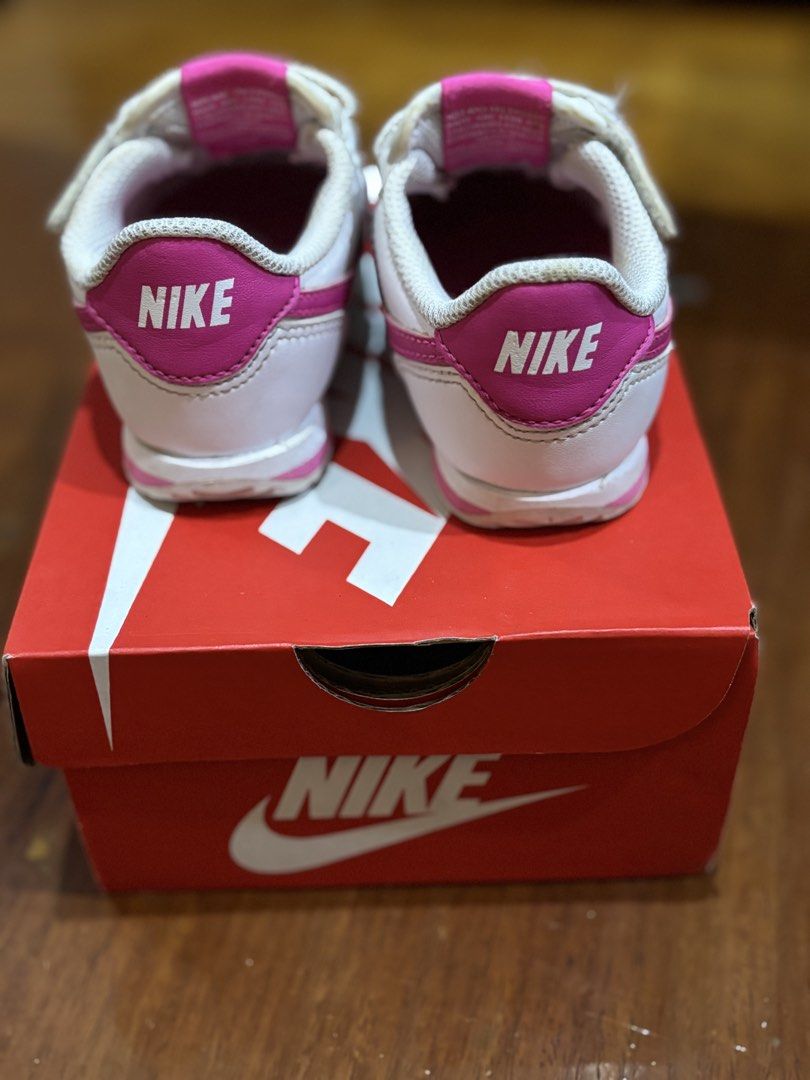 Nike Kids Cortez sneakers (Category: Babies & Kids Fashion) located in Pasig City. Submitted by modernbazaar (Listing ID 1460583976, Image 3). Description: Nike Kids Cortez Easyon White/Laser Fuschia 6C 12cm.
