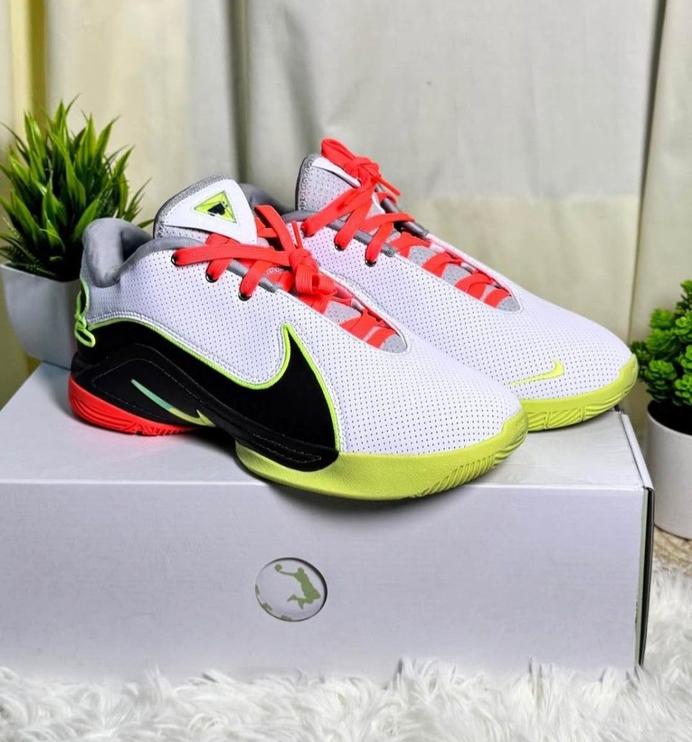 NIKE LEBRON 22 "CROWN JEWEL" (Category: Sneakers) located in Capas. Submitted by klauds29 (Listing ID 1460607669, Image 1). Description: NIKE LEBRON 22 "CROWN JEWEL" COLORWAY SIZE 9.5 US (BRANDNEW).