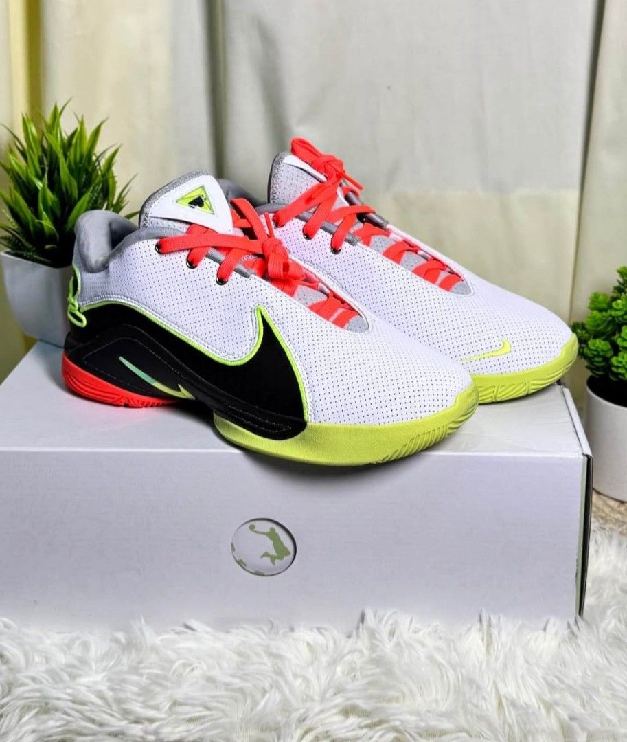 NIKE LEBRON 22 "CROWN JEWEL" (Category: Sneakers) located in Capas. Submitted by klauds29 (Listing ID 1460607669, Image 2). Description: NIKE LEBRON 22 "CROWN JEWEL" COLORWAY SIZE 9.5 US (BRANDNEW).