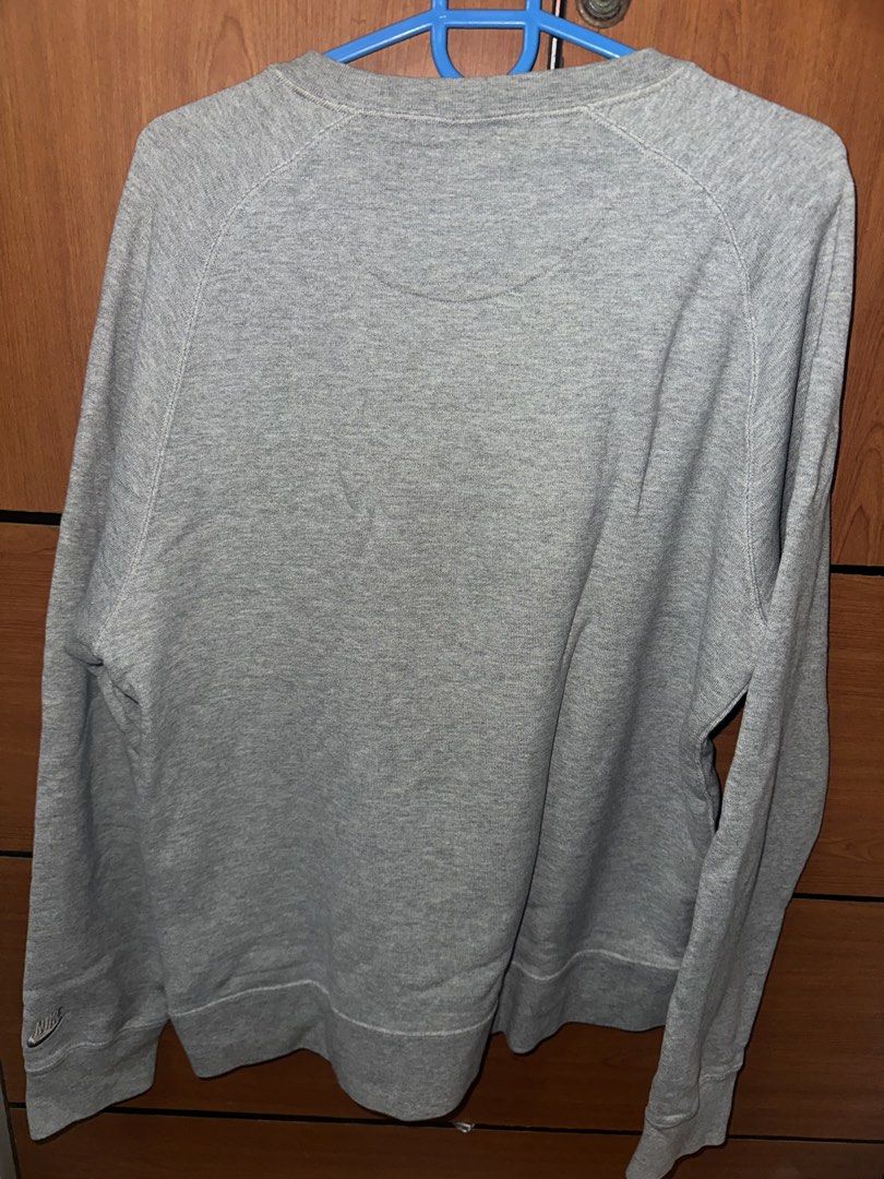 Nike Lebron Pullover (Category: Coats, Jackets and Outerwear) located in Bacoor. Submitted by sempenden (Listing ID 1460686131, Image 2). Description: 27x 21 Best fit Large.
