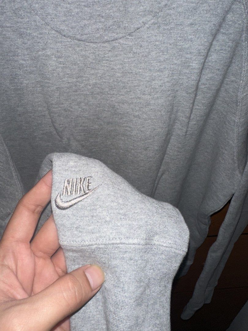 Nike Lebron Pullover (Category: Coats, Jackets and Outerwear) located in Bacoor. Submitted by sempenden (Listing ID 1460686131, Image 3). Description: 27x 21 Best fit Large.