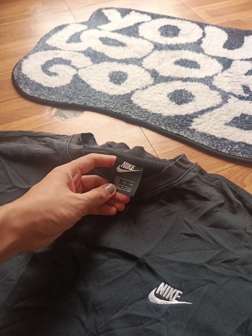 Nike Longsleeves (Category: Hoodies) located in Meycauayan. Submitted by keziah0909 (Listing ID 1460591910, Image 3). Description: Need wash only.