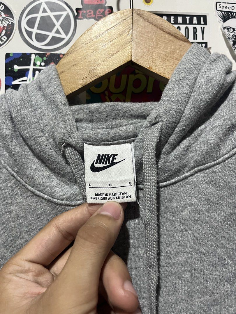 Nike Multi Logo Hoodie (Category: Hoodies) located in Talisay. Submitted by arabell21 (Listing ID 1460695933, Image 3). Description: Good as new condition Size Large on tag Dimes W22 L28 Color rate 10/10 No issue.