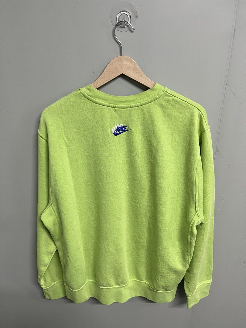 Nike Multi-Swoosh Crewneck (Category: Coats, Jackets and Outerwear) located in Valencia. Submitted by shopstnd (Listing ID 1460703129, Image 2). Description: Nike Multi-Swoosh Crewneck Size: XL 📏 24 × 28 in ⭐ Condition: 9/10 🎨 Color: 9/10 🔥 Multi-color embroidered Nike Swoosh details Minimal signs of use may be present; actual color may slightly vary due to lighting..