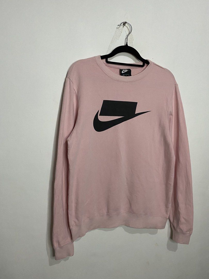 Nike Pink NSW Sweater (Category: Coats, Jackets and Outerwear) located in San Pedro. Submitted by kristofesp08227 (Listing ID 1460700145, Image 2). Description: Nike Pink NSW Sweater Sz Medium on tag 20 x 25 9/10 condition 9/10 color rate PM FOR MORE DETAILS .