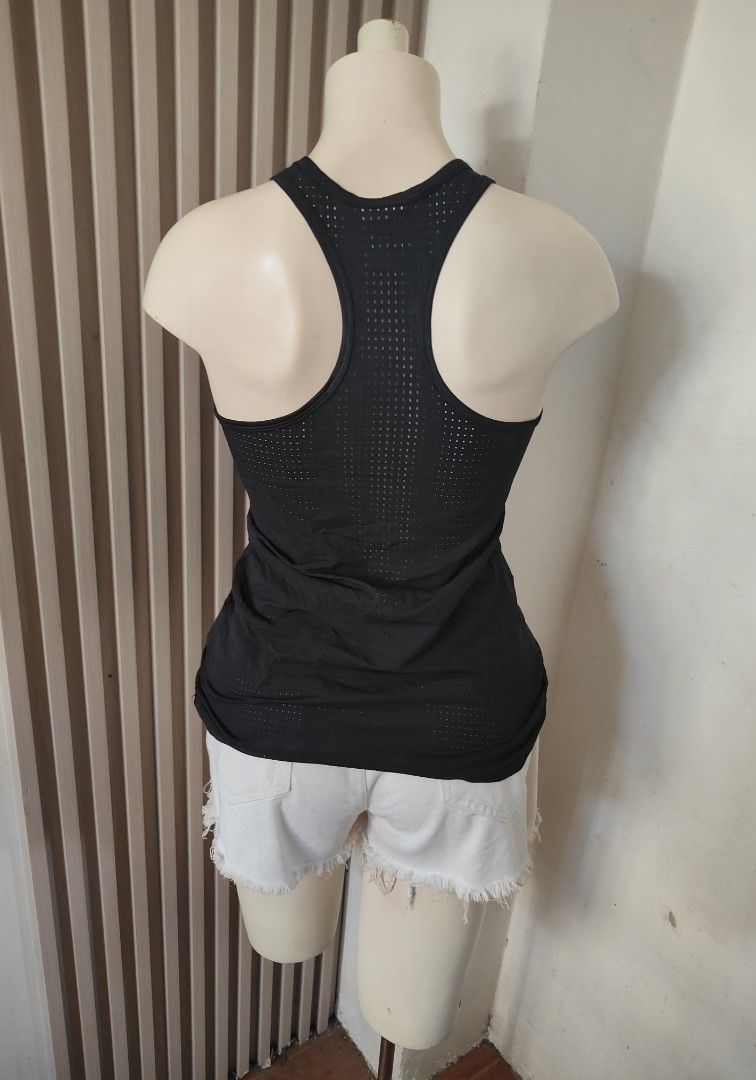 Nike Pro Dri-Fit Black Racerback Tank Top Medium (Category: Activewear) located in San Carlos City. Submitted by chinx008 (Listing ID 1460665803, Image 2). Description: - Black Nike Pro Dri-Fit tank top - Racerback design for full range of motion - Mesh paneling on the back for enhanced breathability - Ideal for workouts, running, and training - Size: Medium.