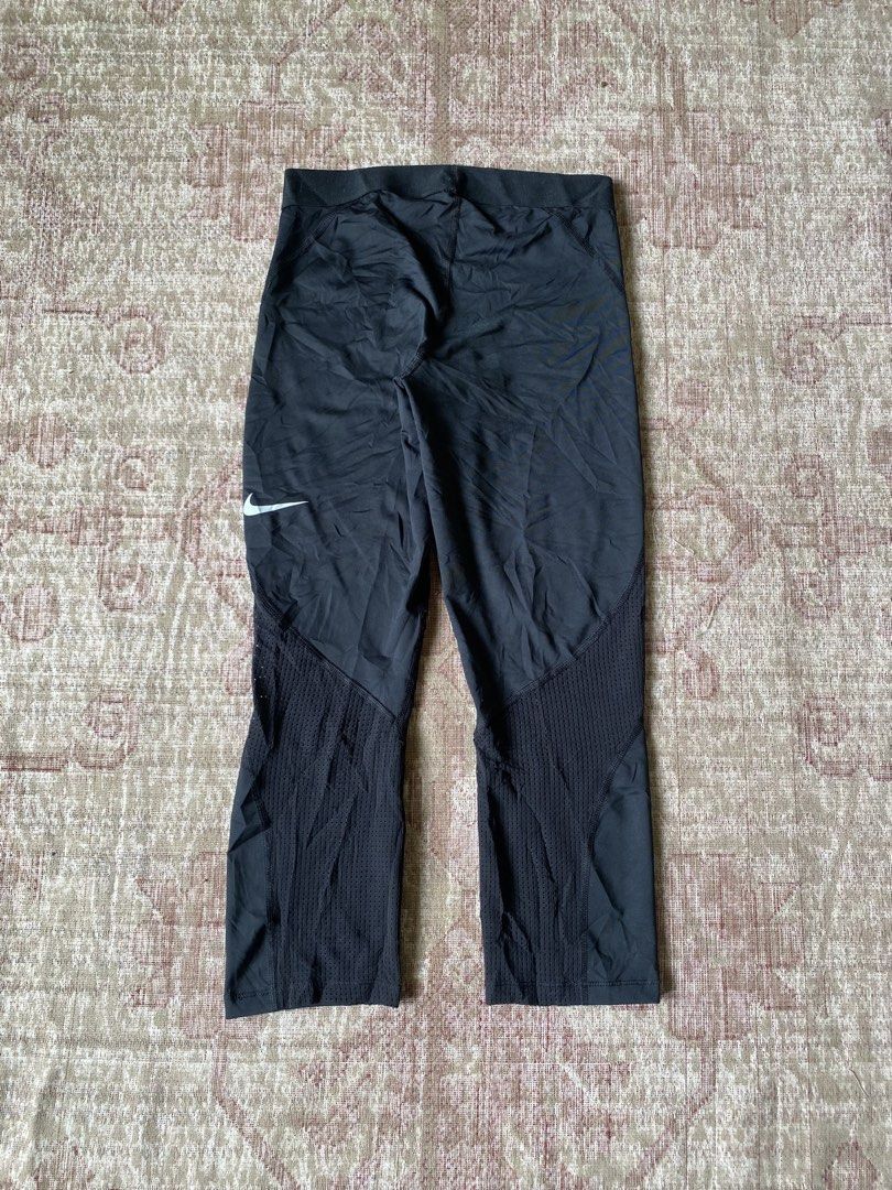 Nike Pro Hypercool Black Dri-FIT Capris Size S (Category: Activewear) located in Manila. Submitted by diporosmoh43681 (Listing ID 1460519899, Image 3). Description: - Black Nike Pro Hypercool Capri Leggings - Size S - Dri-FIT material keeps you cool and dry - Mesh paneling on sides for enhanced ventilation - Elastic waistband with signature Nike Pro branding - Ideal for workouts and everyday casual wear.