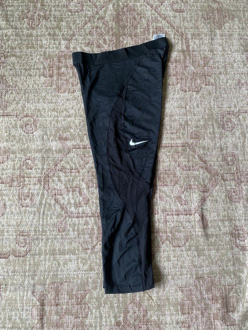 Nike Pro Hypercool Black Dri-FIT Capris Size S (Category: Activewear) located in Manila. Submitted by diporosmoh43681 (Listing ID 1460519899, Image 1). Description: - Black Nike Pro Hypercool Capri Leggings - Size S - Dri-FIT material keeps you cool and dry - Mesh paneling on sides for enhanced ventilation - Elastic waistband with signature Nike Pro branding - Ideal for workouts and everyday casual wear.