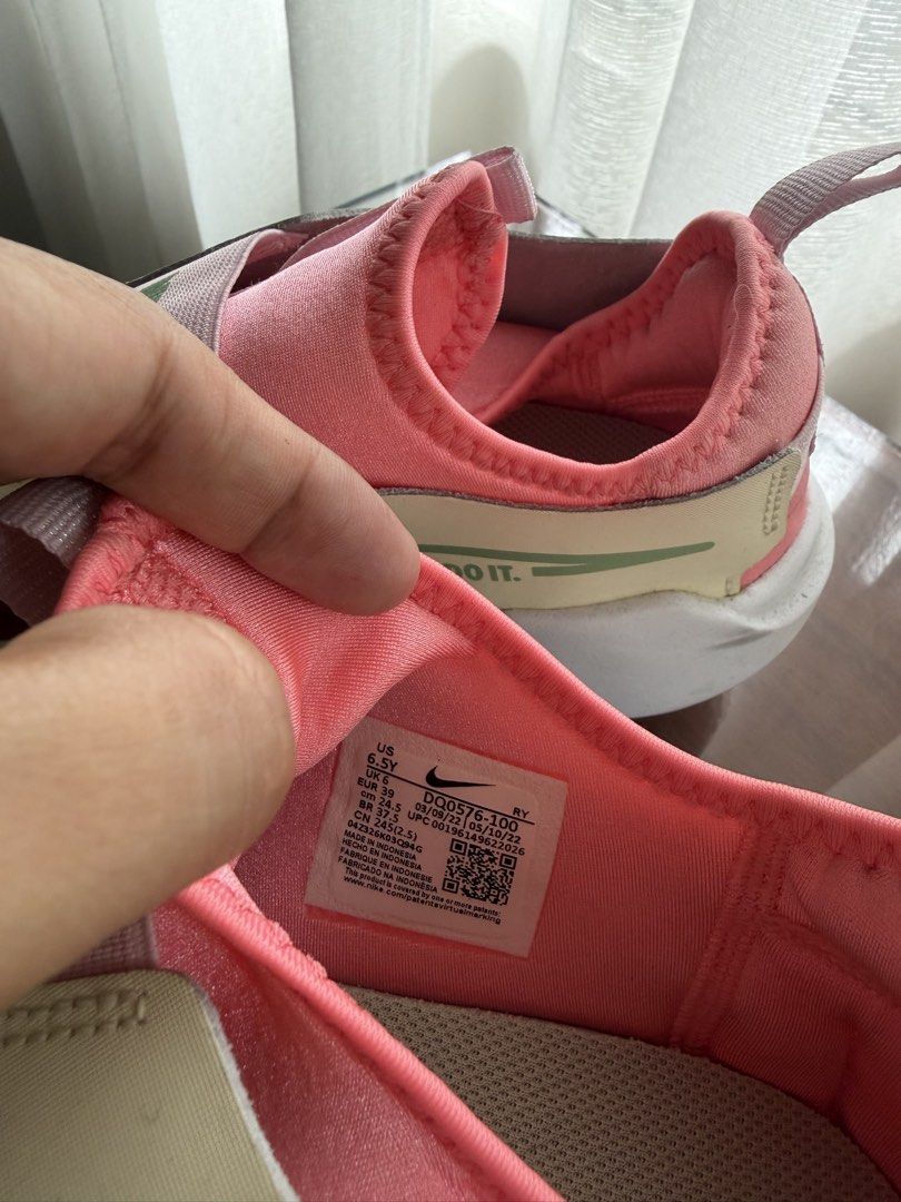Nike rubber shoes (Category: Sneakers) located in Las Pinas. Submitted by karensalingarog (Listing ID 1460556291, Image 3). Description: Brand new from US. Negotiable🙂.